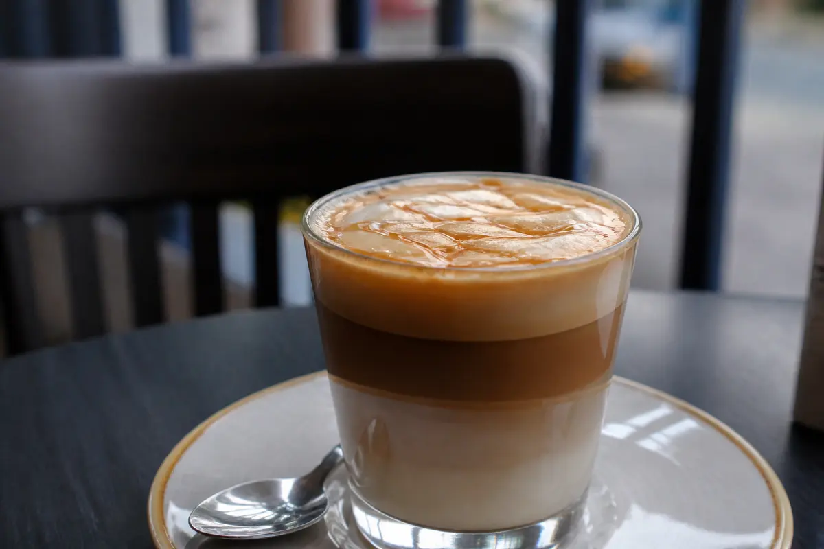 Café latte caramel maison : Recette facile et mousse parfaite